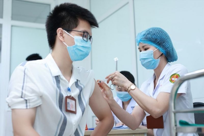 Tiêm thử nghiệm vaccine Nano Covax trên tình nguyện viên