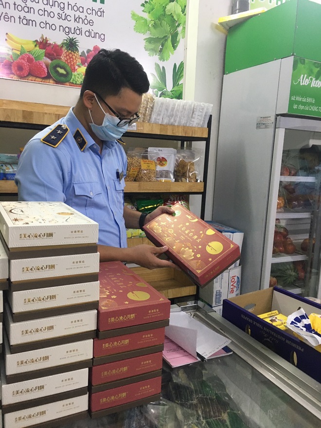Lực lượng QLTT tỉnh Bắc Ninh tăng cường kiểm tra các cửa hàng kinh doanh thực phẩm trên đia bàn tỉnh nhân dịp Trung thu