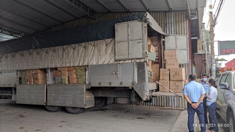 Thu giữ lô hàng trên 76.000 sản phẩm vật tư y tế không rõ nguồn gốc xuất xứ