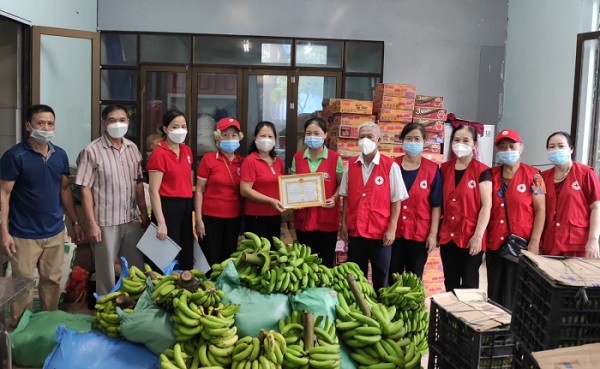 Phú Thọ: Hội Chữ thập đỏ tỉnh quyên góp nhu yếu phẩm hỗ trợ công tác phòng, chống dịch Covid-19