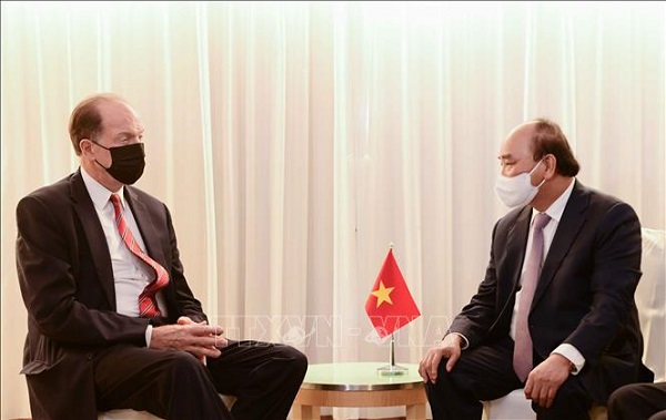 Chủ tịch nước Nguyễn Xuân Phúc gặp Chủ tịch Ngân hàng Thế giới David Malpas (Ảnh: TTXVN phát)
