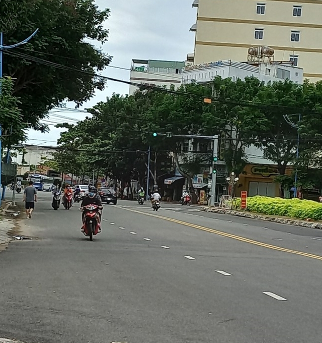 Sáng nay, chốt này (ngã tư đường Hoàng Hoa Thám - Võ Thị Sáu) đã được dỡ, thông đường.