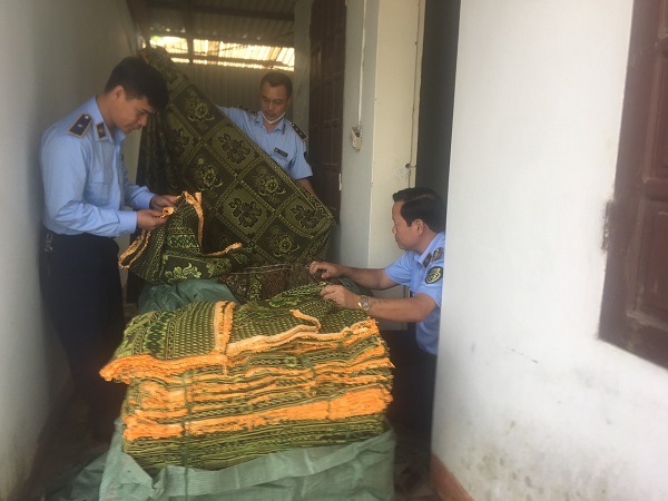 Lai Châu: Tịch thu 230 tấm vải thổ cẩm không rõ nguồn gốc xuất xứ