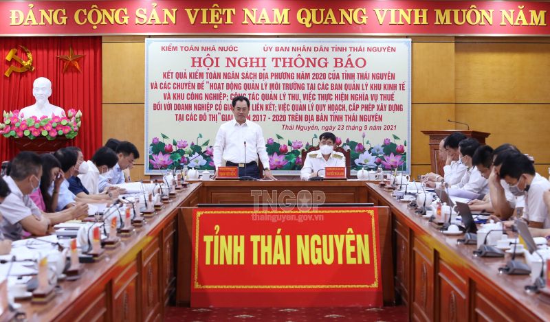 Đồng chí Trịnh Việt Hùng, Uỷ viên dự khuyết BCH Trung ương Đảng, Phó Bí thư Tỉnh ủy, Chủ tịch UBND tỉnh phát biểu tại Hội nghị.
