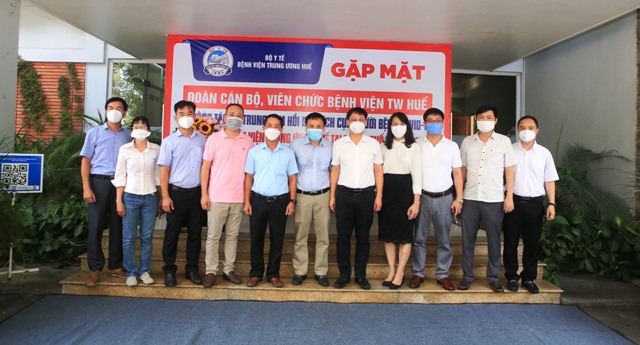 Lãnh đạo UBND tỉnh Thừa Thiên Huế tiễn các Thầy thuốc BVTW Huế lên đường