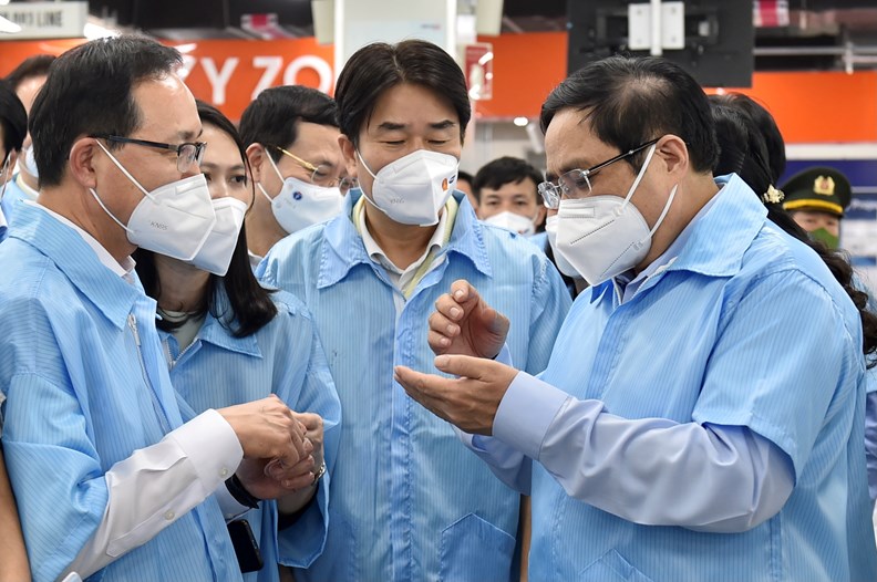 Thủ tướng Phạm Minh Chính thăm nhà máy của Samsung, tỉnh Thái Nguyên, ngày 3/9 - Ảnh: VGP/Nhật Bắc