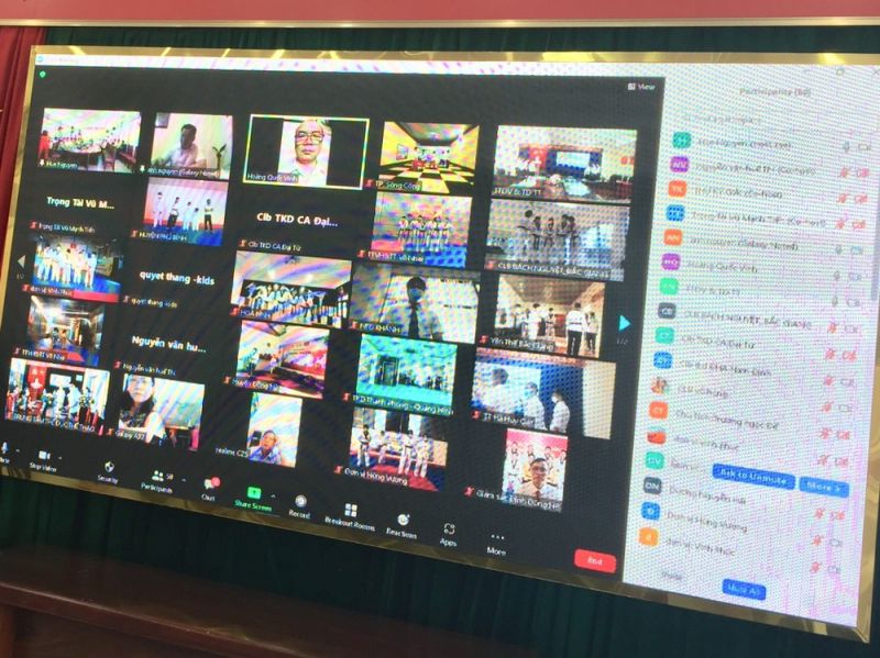 Đại biểu lãnh đạo Trung ương, UBND tỉnh Thái Nguyên và các đoàn tham dự buổi Lễ trực tuyến.