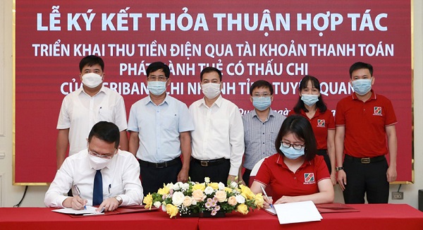 Tuyên Quang: Ký kết thanh toán tiền điện qua tài khoản Agribank