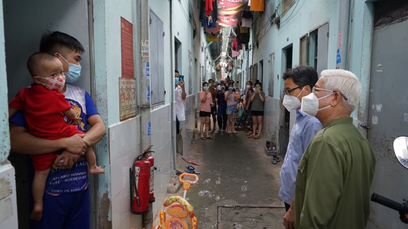 Phó Thủ tướng Vũ Đức Đam kiểm tra công tác chống dịch ở Bình Dương