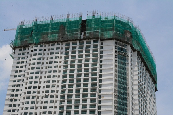 Tổ hợp khách sạn- Căn hộ cao cấp Mường Thanh Khánh Hòa 48 tầng, phải tháo dỡ các tầng vượt chiều cao quy hoạch (2016)