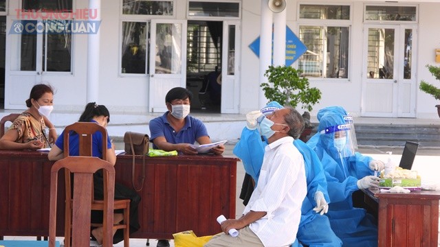 Ngành y tế quận Liên Chiểu, lấy mẫu xét nghiệm lần thứ 9, tại tổ 35, phường Hòa Hiệp Nam
