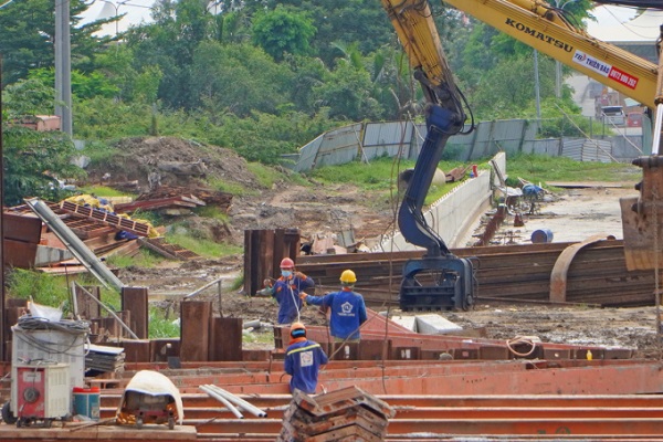 Công trường thi công hầm chui Nguyễn Văn Linh - Nguyễn Hữu Thọ, hồi giữa tháng 7/2021