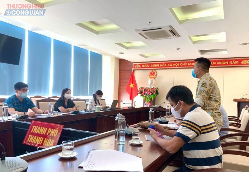 Đại diện UBND thành phố Thanh Hóa trong buổi làm việc với phóng viên