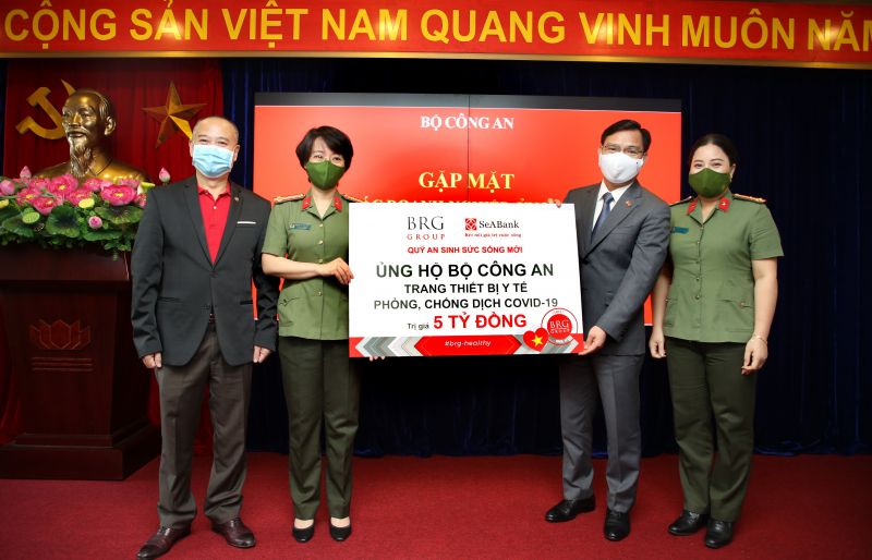 Tập đoàn BRG và SeABank ủng hộ trang thiết bị y tế phòng chống dịch Covid-19 cho Bộ Công an