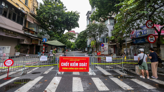 Nhiều tuyến phố gần Bệnh viện Việt Đức bị phong tỏa