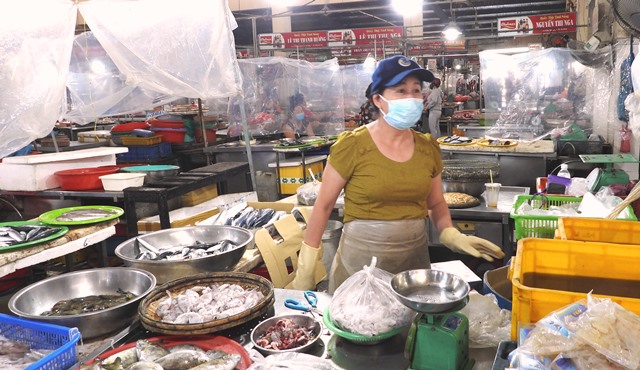 Đà Nẵng: Sau 2 ngày nới lỏng các hoạt động trở lại, hàng quán và chợ vẫn vắng khách