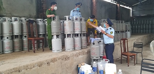 Bình Dương: Thu giữ 109 bình ga loại 12kg hết hạn kiểm định đang lưu thông trên thị trường
