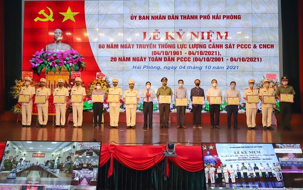 Hải Phòng: Kỷ niệm 60 năm Ngày Truyền thống lực lượng Cảnh sát PCCC và CHCN