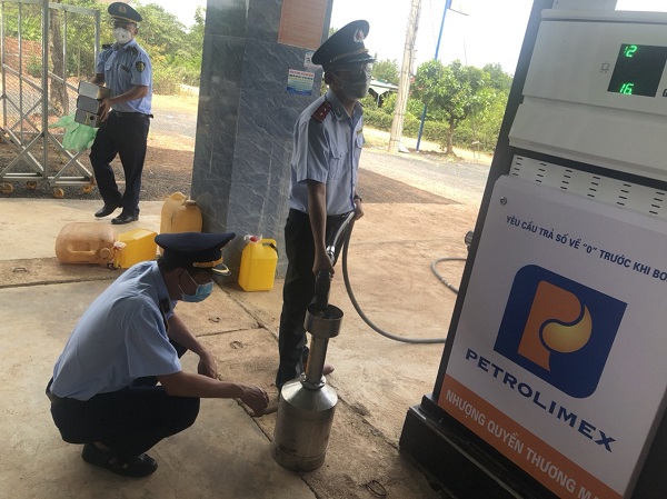 Đắk Lắk: Phát hiện cửa hàng xăng dầu có dấu hiệu vi phạm về chất lượng