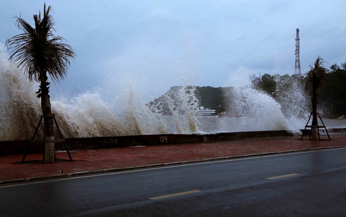 Sẵn sàng sơ tán dân, ứng phó với áp thấp nhiệt đới có thể mạnh lên thành bão