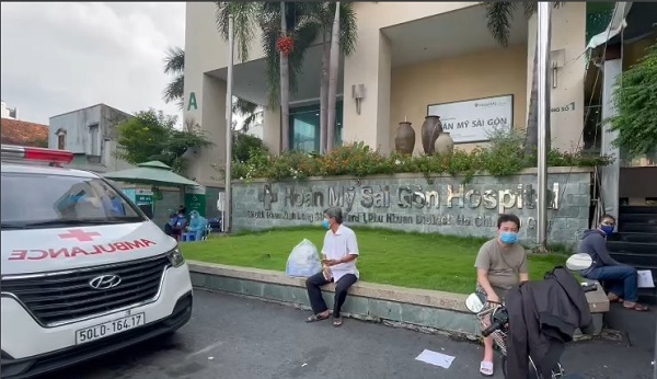Người dân bức xúc về mức phí xét nghiệm nhanh Covid-19 tại Bệnh viện Hoàn Mỹ - Sài Gòn
