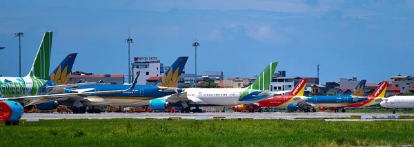 Máy bay hoạt động tại sân bay Nội Bài.