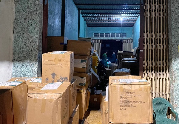 Phát hiện 60.000 đồ bảo hộ, vật tư y tế… không rõ nguồn gốc