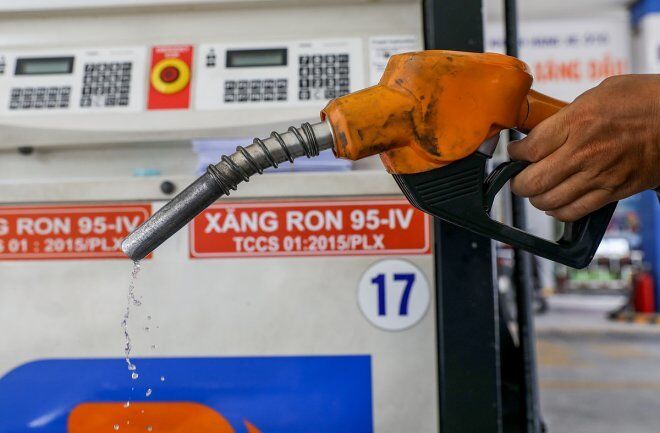 Ngày mai (11/10), giá xăng có thể tăng 1.000 đồng/lít?