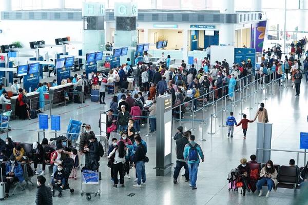 Hành khách tới sân bay Nội Bài phải đo kiểm tra thân nhiệt