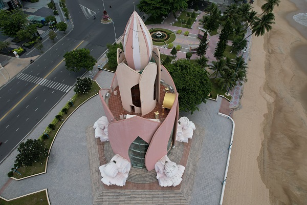 Tháp Trầm Hương, biểu tượng của Nha Trang, đồng thời là nơi thờ cúng liệt sĩ