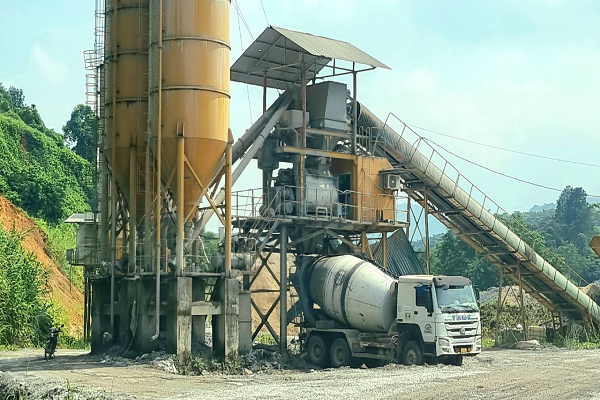 Lào Cai: Trạm trộn bê tông không phép gây ô nhiễm môi trường