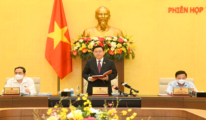 Chủ tịch Quốc hội Vương Đình Huệ phát biểu tại phiên họp (ảnh VPUB)