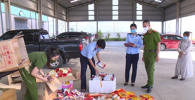 Một vụ phát hiện và bắt giữ hàng trăm kg thực phẩm hết hạn sử dụng tại Thanh Hóa