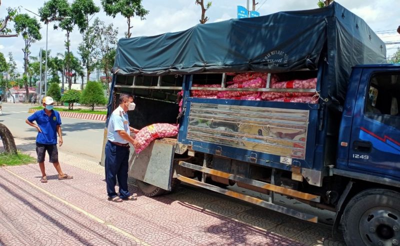 Tiền Giang: Phát hiện gần 2 tạ tỏi vi phạm về nhãn mác tại chốt kiểm dịch