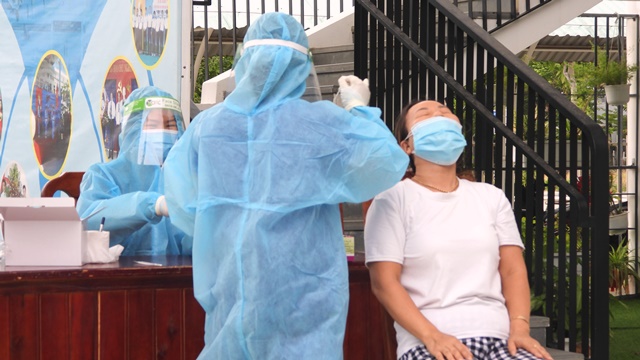 Đà Nẵng: Lấy mẫu hộ gia đình có người về từ vùng dịch