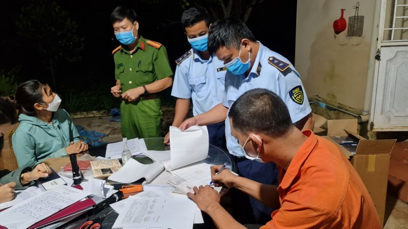 Gia Lai: Phát hiện, tạm giữ phương tiện vận chuyển 2.000 bao thuốc lá điếu nhập lậu