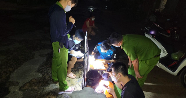 Quảng Trị: Vây bắt 4 tàu hút cát lậu trên sông Thạch Hãn