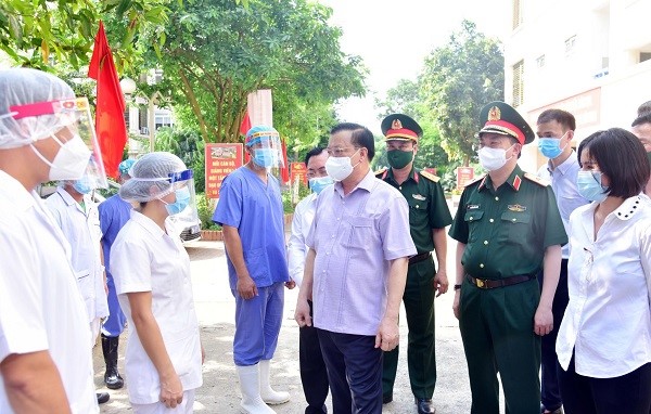 Bí thư Thành ủy Hà Nội trong một lần kiểm tra công tác phòng chống dịch tại huyện Thạch Thất