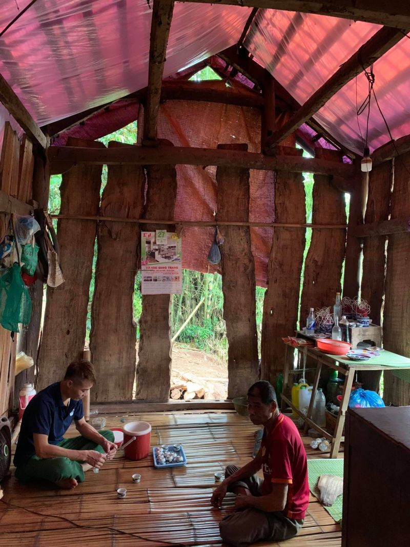 Xót xa cảnh người vợ gần 40 năm chăm chồng con bệnh tật trong căn nhà cũ nát