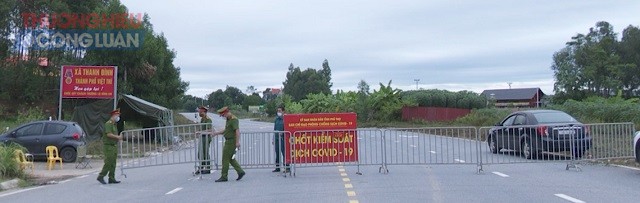 Cơ quan chức năng lập chốt kiểm soát dịch Covid - 19 tại TP. Việt Trì.