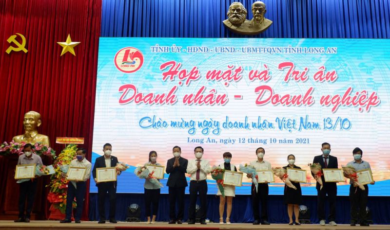 Long An: Thành lập Tổ công tác đặc biệt hỗ trợ doanh nghiệp và người dân