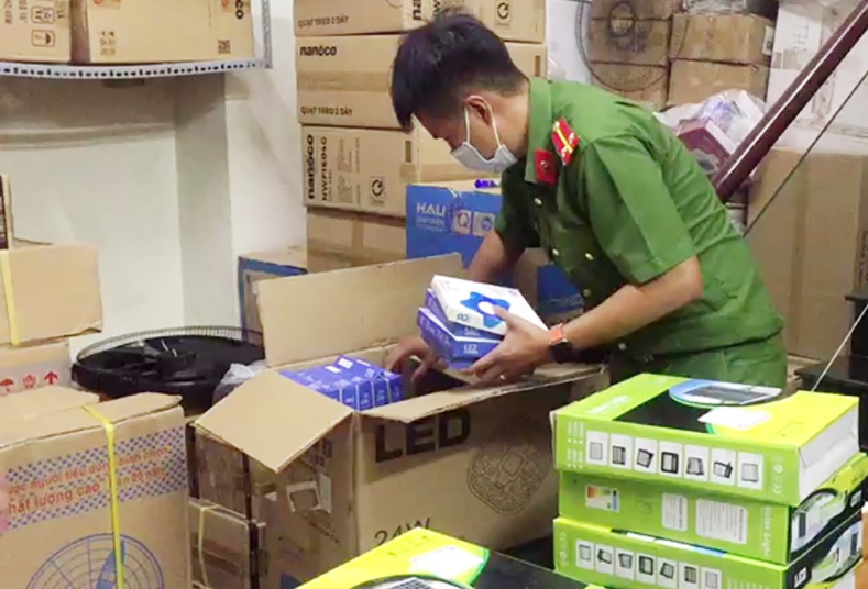 Phát hiện hơn 2.000 sản phẩm điện gia dụng không có hóa đơn chứng từ hợp lệ