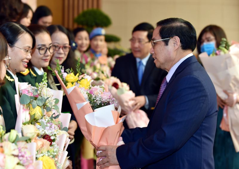 Thủ tướng: Đảng, Nhà nước ghi nhận những cống hiến và vai trò to lớn của phụ nữ Việt Nam qua các thời kỳ. Ảnh: VGP/Nhật Bắc