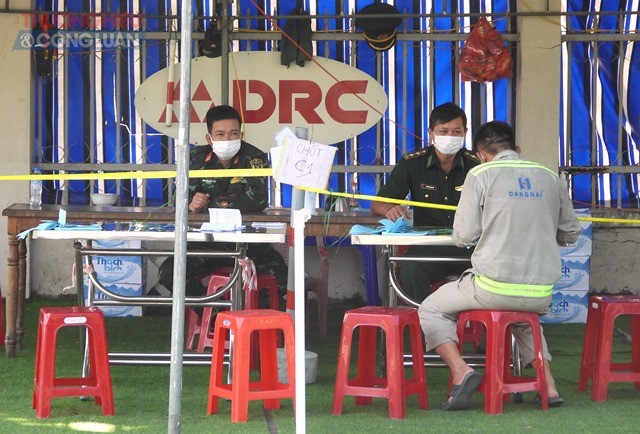 Khai báo y tế tại chốt kiểm dịch phía Nam Hải Vân