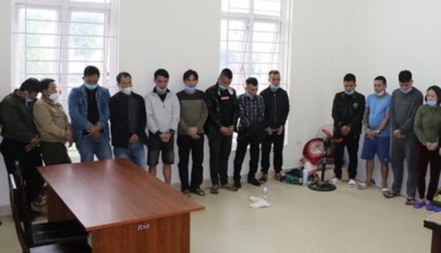 Nghệ An: Bắt giữ 19 con bạc đang sát phạt nhau trên đồi keo