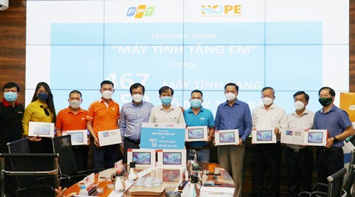 Cần Thơ: Tiếp nhận hơn 500 máy tính cho các em học sinh có hoàn cảnh khó khăn