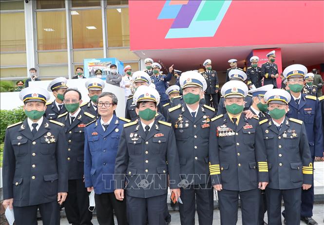 Các cựu chiến binh Hải quân về dự Lễ kỷ niệm. Ảnh: Trọng Đức/TTXVN
