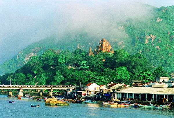 Cầu xóm Bóng- Tháp Bà Ponagar- Cảng cá Cù Lao (2004)