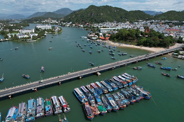 Cầu xóm Bóng- Nha Trang nhìn từ trên cao (2021)