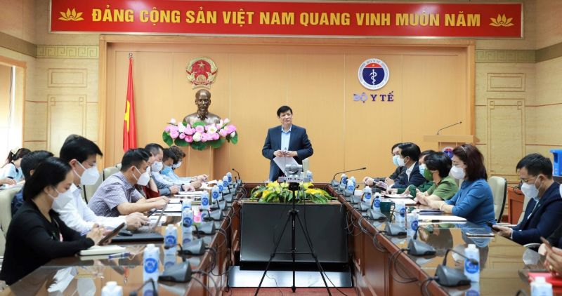Bộ trưởng Bộ Y tế Nguyễn Thanh Long phát biểu tại buổi họp trực tuyến sơ kết 10 ngày thực hiện nghị quyết 128